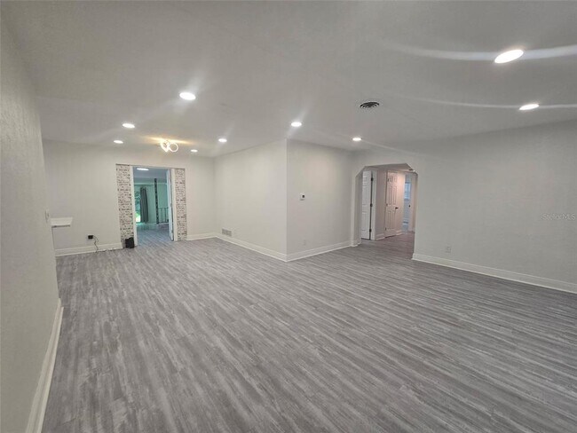 Building Photo - 2909 Hargill Dr
