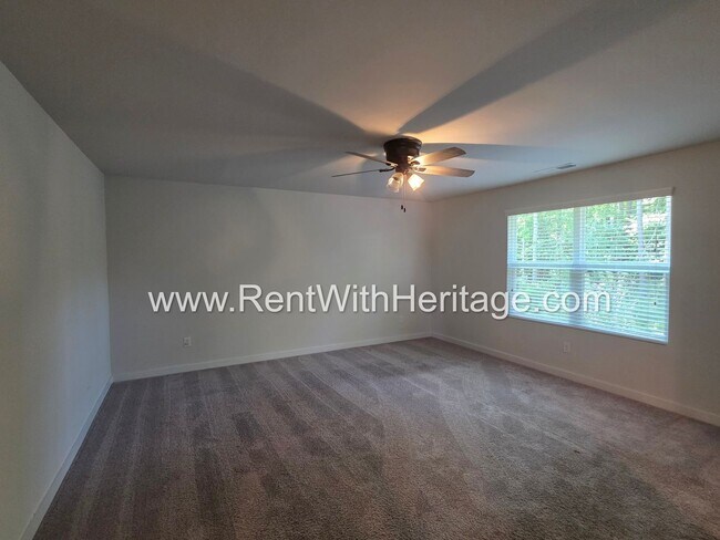 Building Photo - 8650 Paradise Dr