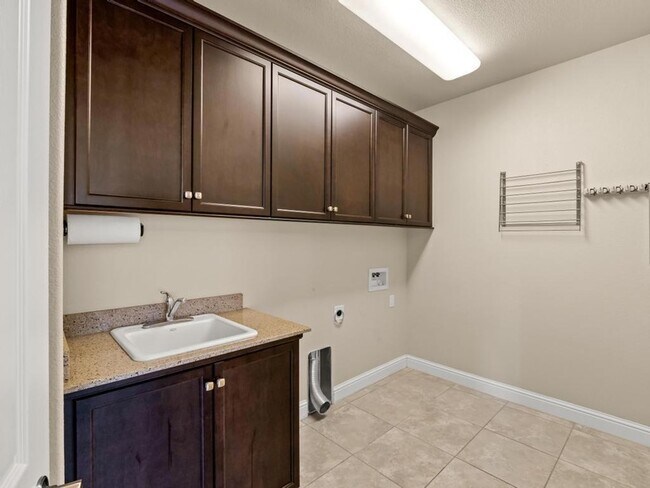 Building Photo - 1229 E Via Roma Dr