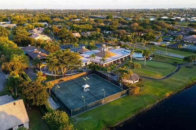 Building Photo - 5021 Oakhill Ln