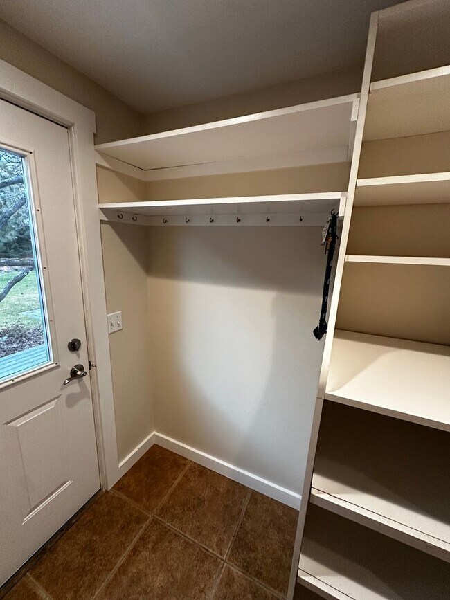 Building Photo - 4 Bed, 3 Bath Home in Hailey, Idaho with Beautiful Mountain Views