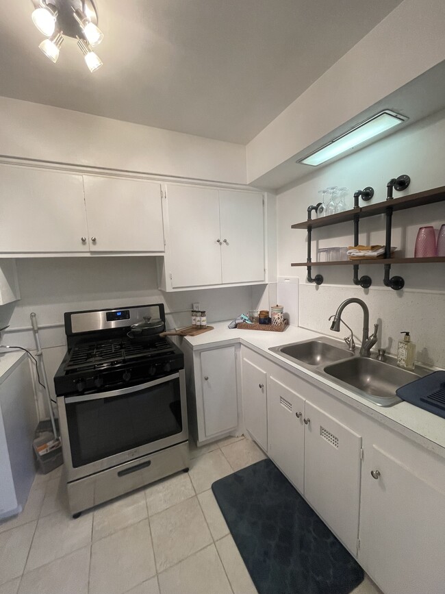 220 N Magdalen St 220 N Magdalen St San Angelo TX 76903 Apartment