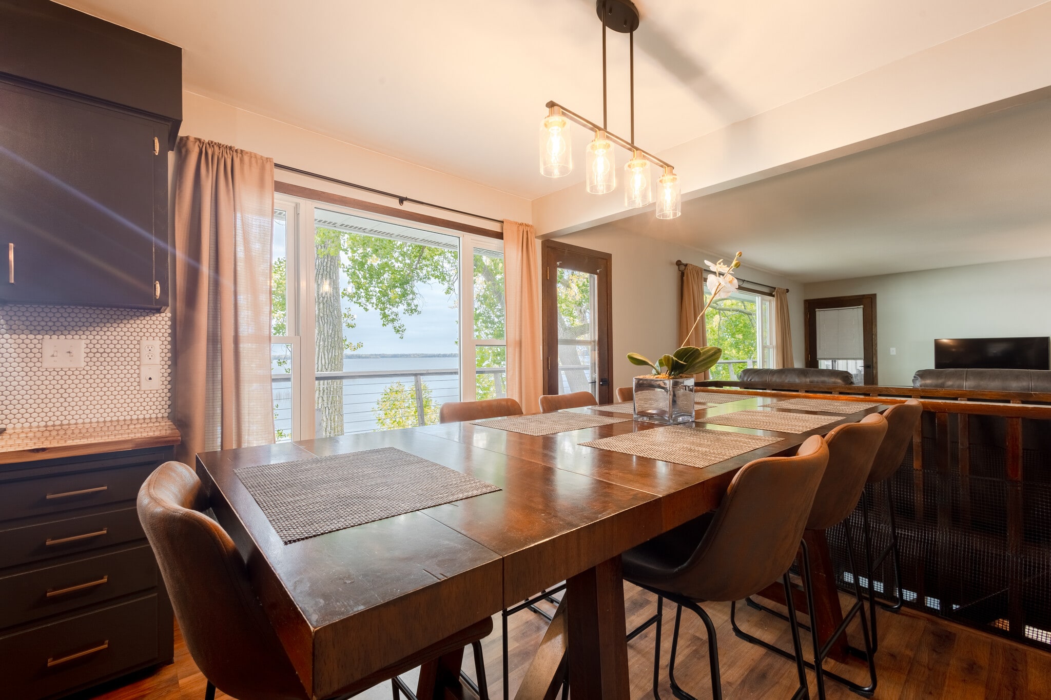 Building Photo - 6806 Sunset Strip NW