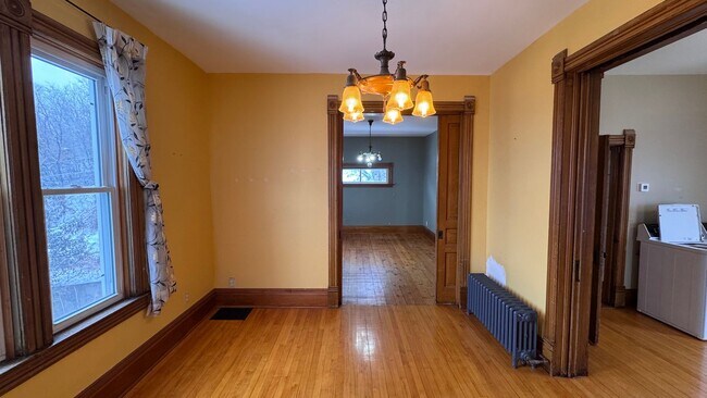 Building Photo - 1712 W 3rd St