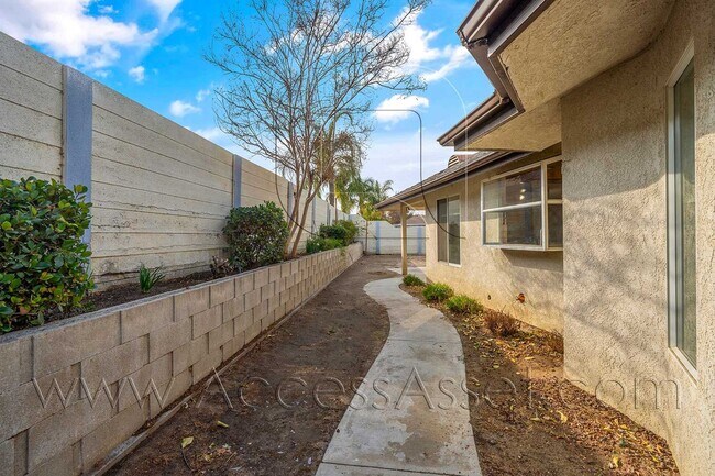 Building Photo - Hemet Rental with Attached Garage, Fireplace & Private Backyard