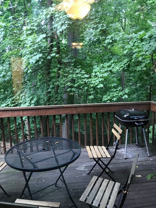 Building Photo - 106 Tulip Tree Ct