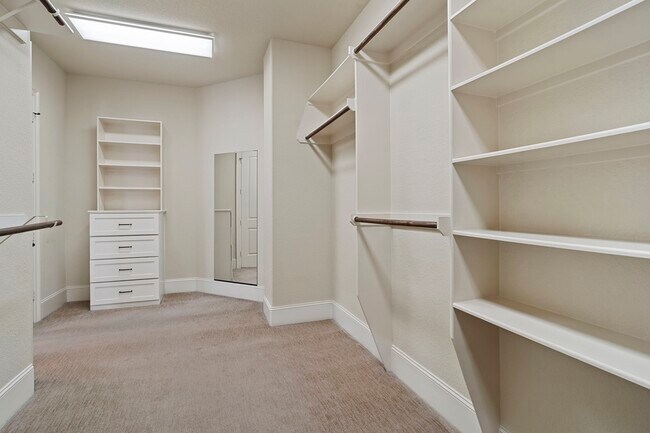 Building Photo - 622 Pink Azalea Trail