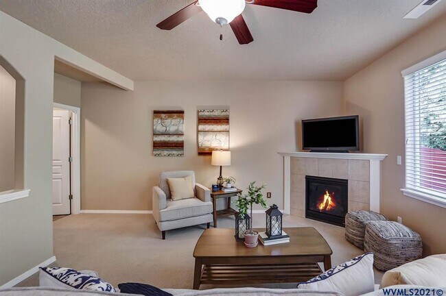 Building Photo - 848 NE Millstream Pl