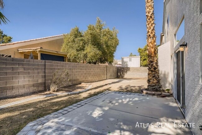 Building Photo - 7875 Constantinople Ave