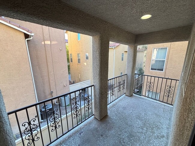 Building Photo - Beautiful Trilevel 3 Bed/3bath/2 car home located in Northwest Las Vegas. Make the Move for Less:...