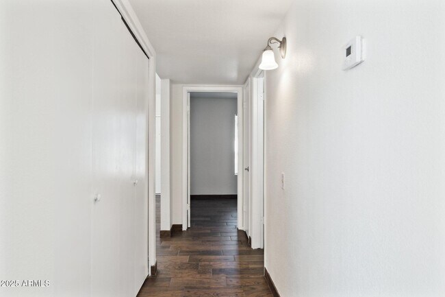 Building Photo - 7027 S 40th Pl