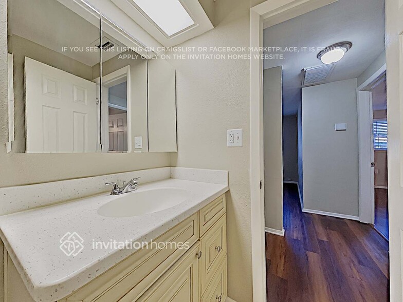 Building Photo - 3054 Brompton Dr