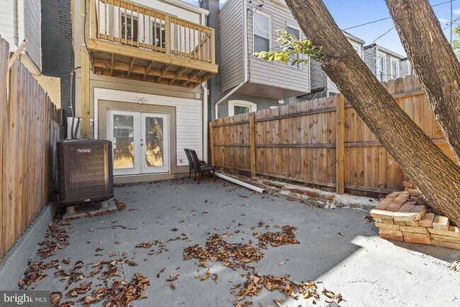 Building Photo - 1934 E Lafayette Ave