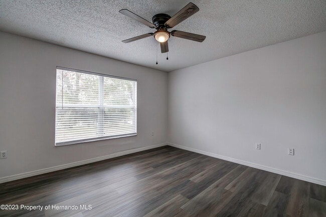 Building Photo - 6322 Grapewood Rd