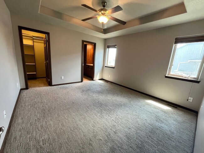 Building Photo - Gorgeous 4 Bed/3 Bath Home in Great Location!
