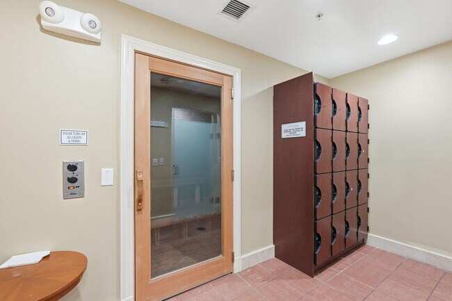 Building Photo - 802 W Windward Way