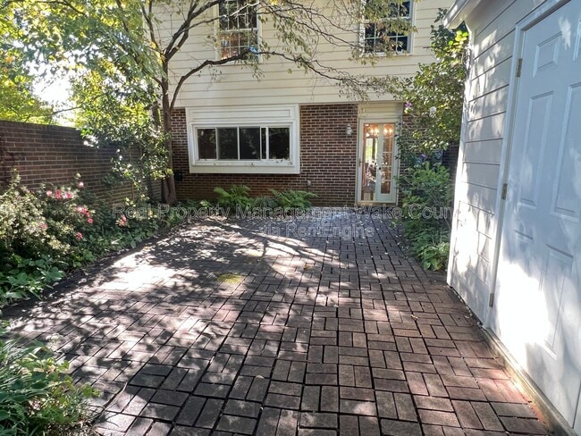 Building Photo - 2884 Wycliff Rd
