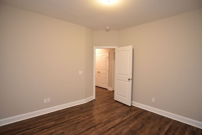 Building Photo - Remodeled Cute Modern Home In the Heart Of Richmond Hill