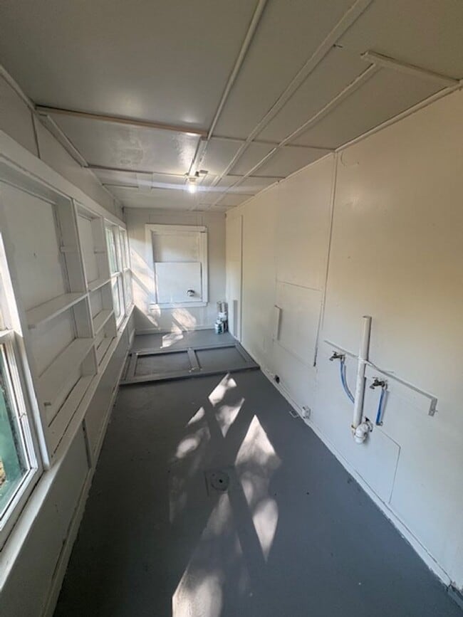 Building Photo - 2 bedroom / 2 bathroom signal family home ...