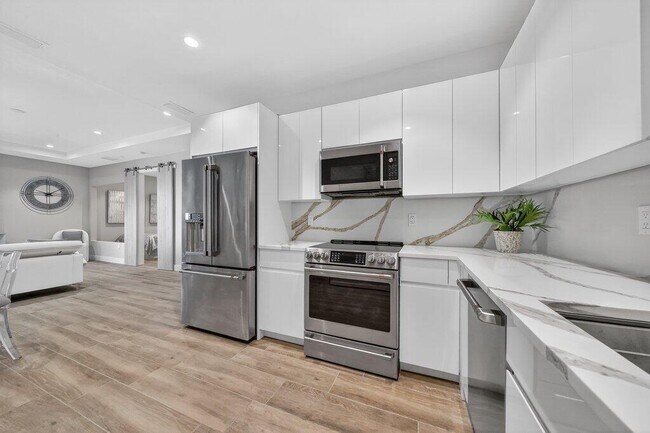 Building Photo - 41 SW Seminole St