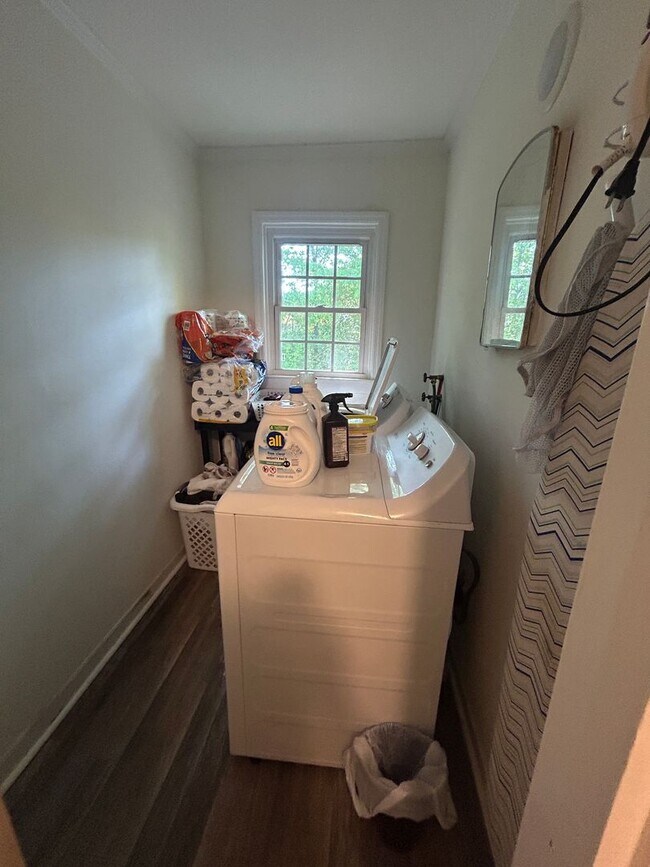 Building Photo - 110 Martin St