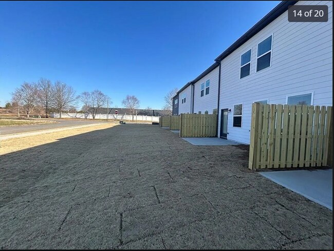 Building Photo - 127 Lauren St