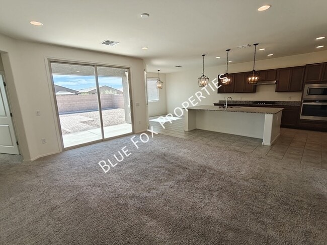 Building Photo - 5525 W Lazy Farm Dr