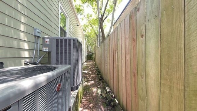 Building Photo - 2BR w/ In-Unit W/D + Assigned Parking in 70119