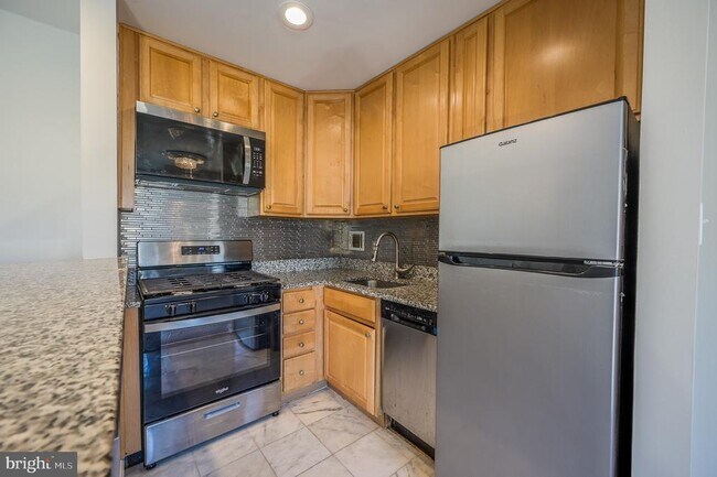 Building Photo - 6141 Leesburg Pike