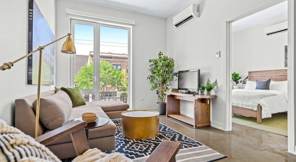 Building Photo - 1135 W Winona St