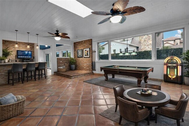 Building Photo - 307 W 4th Ave