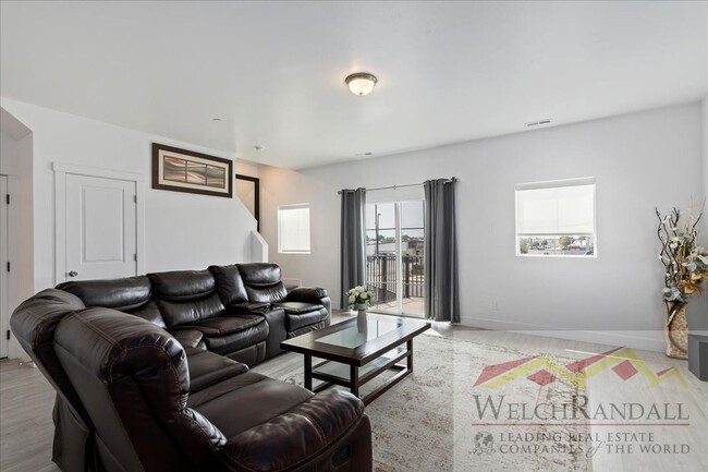 Building Photo - Beautiful Townhome in Salt Lake City