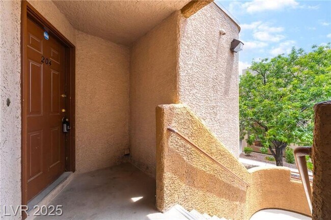 Building Photo - INVITING 2 BEDROOM TOP FLOOR CONDO IN A CE...