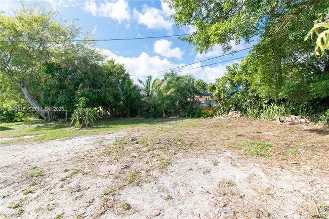 Building Photo - 1167 NW 9th Ave