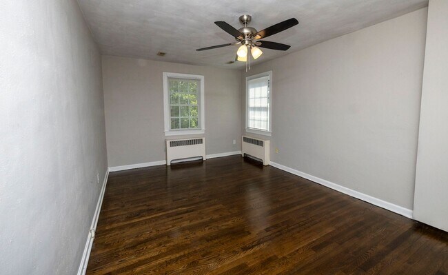 Building Photo - 3 Bedroom in Hampton Available Now!!
