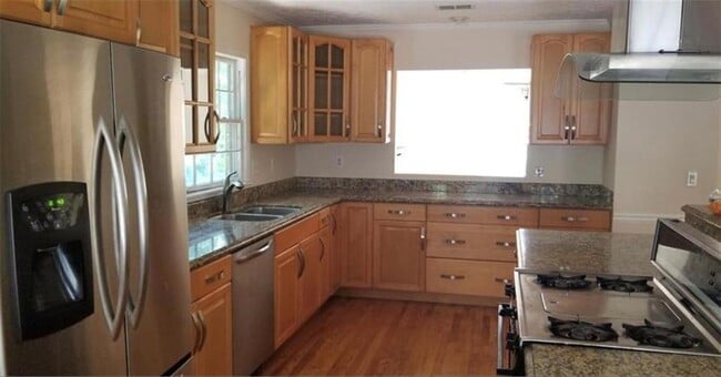Building Photo - 3386 Shorelake Dr