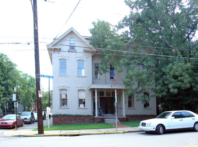 Building Photo - 911 S Aiken Ave