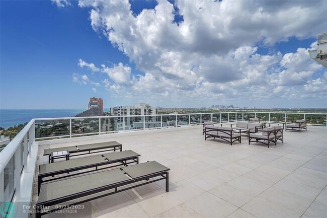Building Photo - 2841 N Ocean Blvd