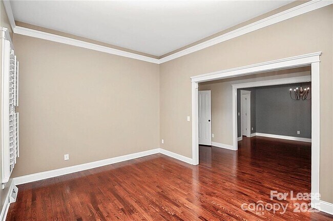 Building Photo - 2300 Mirow Pl