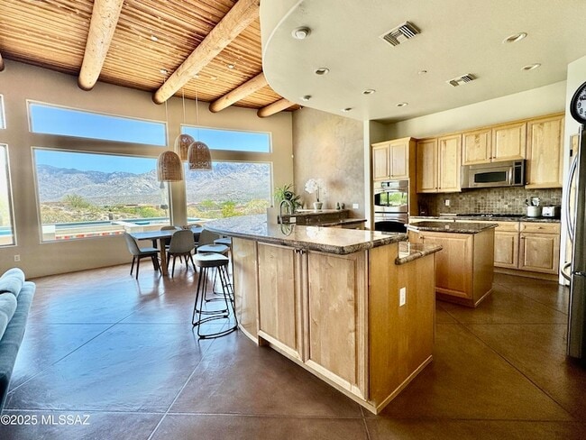 Building Photo - 11096 N Pusch Ridge View Pl