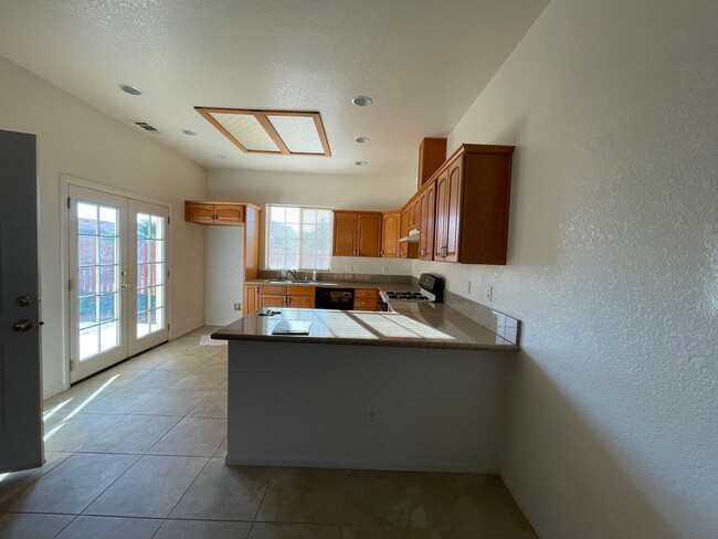 Building Photo - Beautiful Hesperia Starter Home, 2 Bedroom...