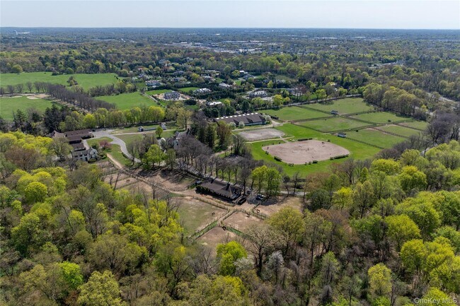 Building Photo - 203 Store Hill Rd