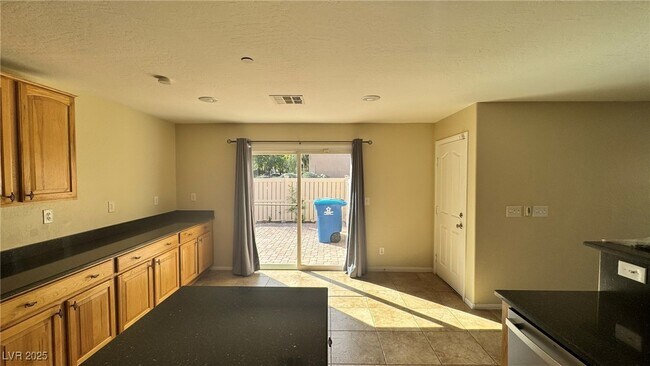 Building Photo - 3173 Color Palette Ave