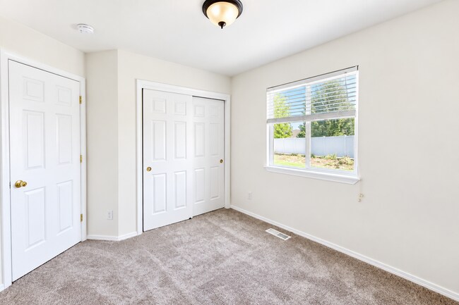 Building Photo - 3 Bed / 2 Bath Home on Quiet Cul-de-Sac