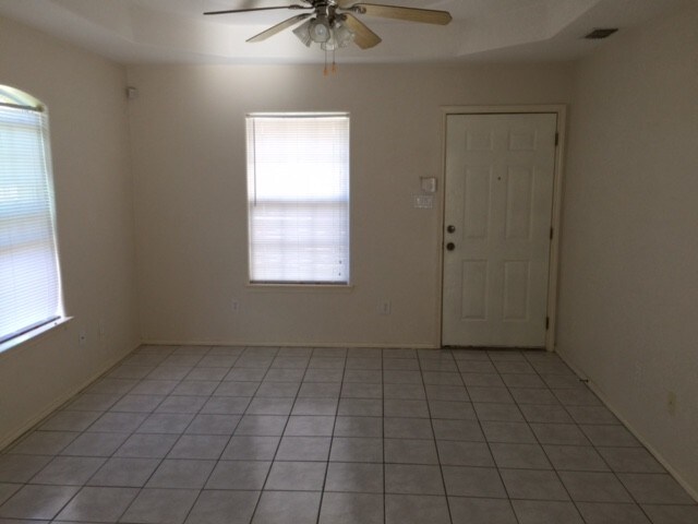 Building Photo - 2303 Moonlight Ln
