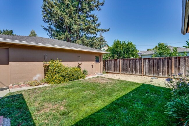 Building Photo - Midcentury Willow Glen Charmer ~ Close to ...