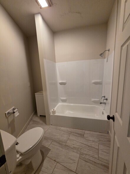 Building Photo - 35 Main St