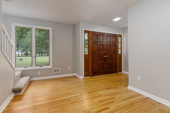 Building Photo - 400 Derby Ln