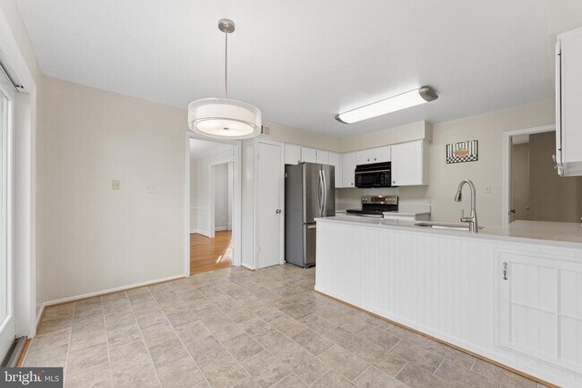 Building Photo - 2302 Tanglevale Dr