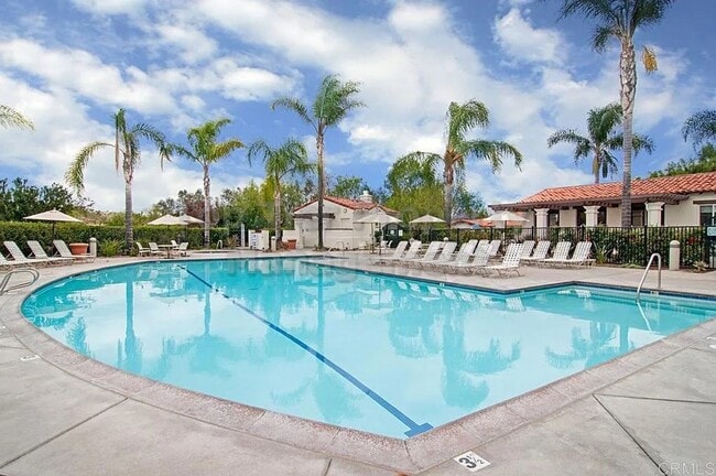 Building Photo - ***Beautiful Like-New 2 bed / 2.5 bath / 1...
